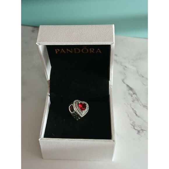 Sparkling Levelled Heart Charm – Red Man-Made Crystals in Pave Setting – S925 - Picture 7 of 14